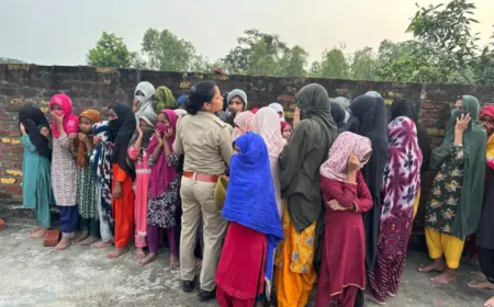 BAHRAICH  News : मदरसे में शौचालय में बंद मिलीं 40 नाबालिग लड़कियां