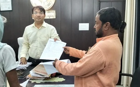 अवैध रूप से संचालित शनि बाजार, रोकने को दिया ज्ञापन