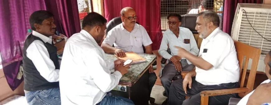 कायमगंज बार एसोसिएशन चुनाव में अध्यक्ष पद पर त्रिकोणीय मुकाबला, प्रत्याशियों ने लगाया दम
