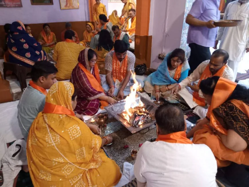 आर्य समाज मंदिर के 146 में वार्षिकोत्सव का शुभारंभ, यज्ञ अनुष्ठान में 12 यजमानों ने वेद मंत्रो से आहुतियां देकर ईश्वर की आराधना उपासना की