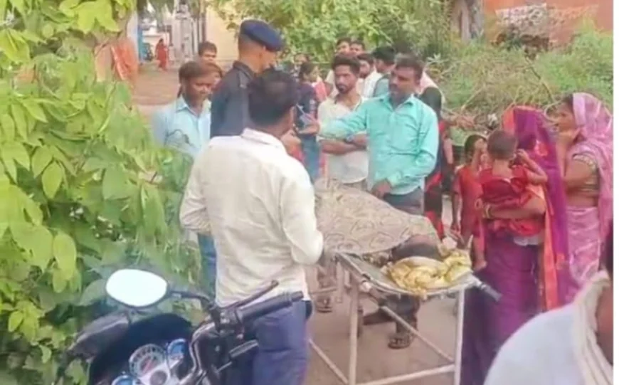 रेफर मरीज को स्टेचर समेत लेकर भागा देवर, अस्पताल में हड़कंप