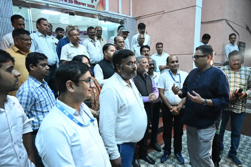 केंद्रीय सूचना एवं प्रसारण सचिव संजय जाजू ने लखनऊ में मंत्रालय के अधीनस्थ मीडिया इकाईयों के साथ की समीक्षा बैठक, अधिकारियों को दिये निर्देश
