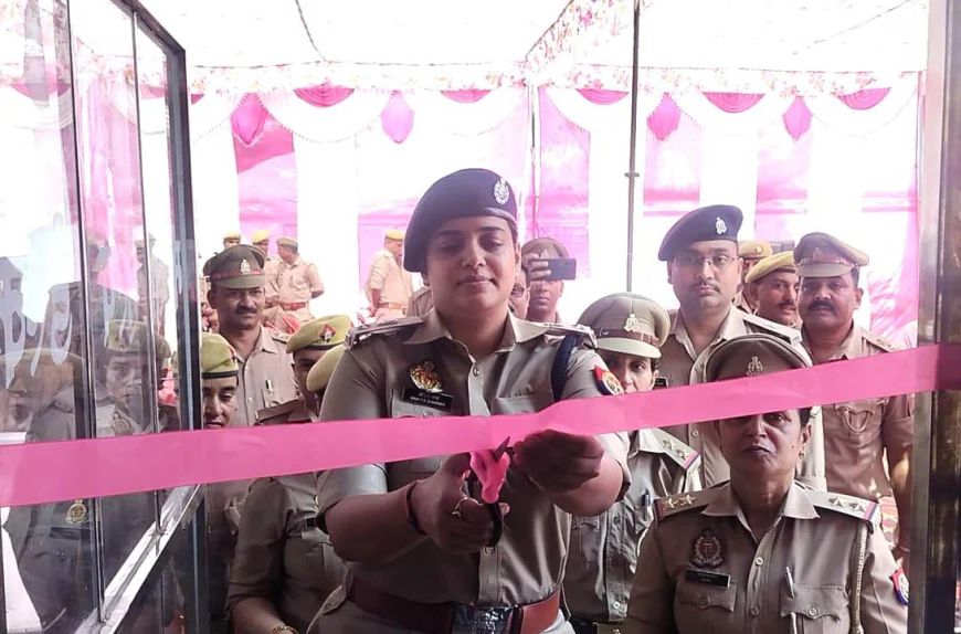 कासगंज एस पी द्वारा सहावर पर उपस्थित रहकर मिशन शक्ति केन्द्र का फीता काटकर किया गया शुभारम्भ ।