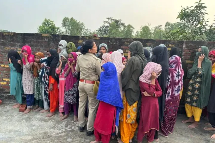 BAHRAICH  News : मदरसे में शौचालय में बंद मिलीं 40 नाबालिग लड़कियां