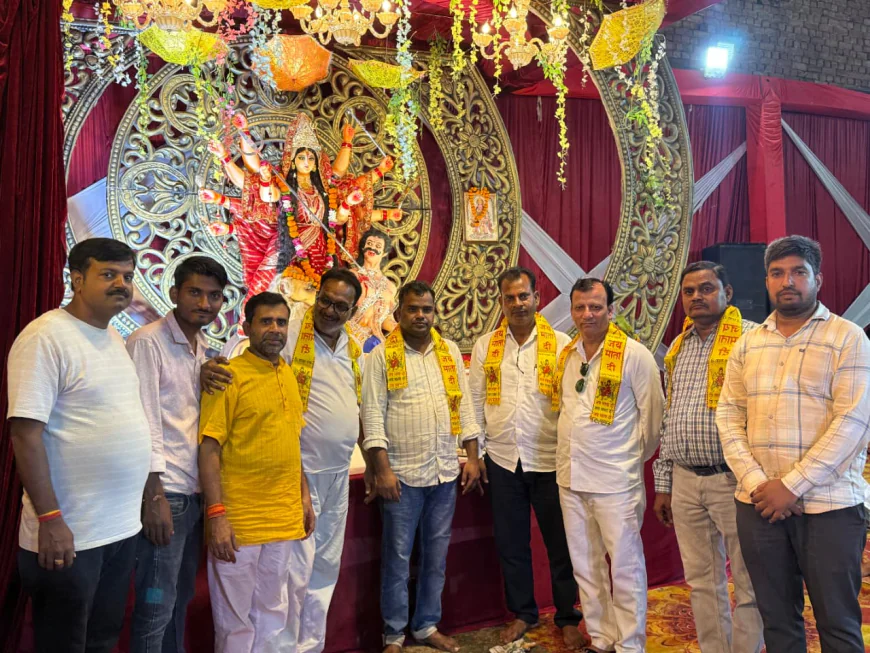 Farrukhabad News ललिता देवी मंदिर में मां दुर्गा की स्थापना डॉक्टर बंगाली आयुष गुप्ता की अध्यक्षता में स्थापना की गई