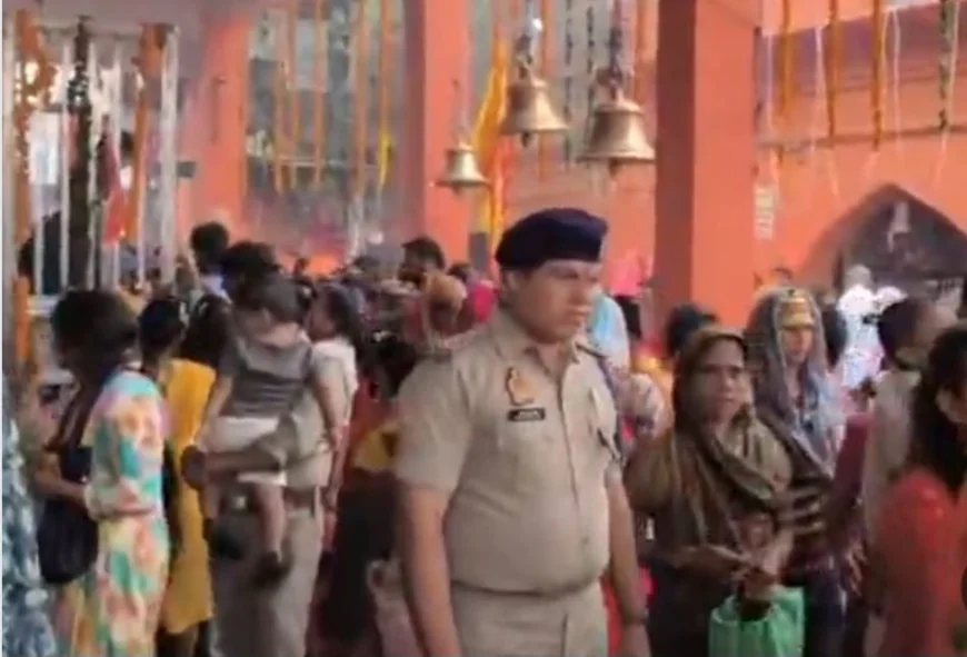 Mainpuri News : शीतला माता मंदिर पर भक्तों की उमड़ी भीड़, सीओ ने सुरक्षा व्यवस्था का लिया जायजा