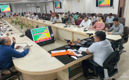 Aligarh News : पराली जलाने से मिट्टी बंजर होती है, किसानों पर होगी सख्त कार्रवाई -डीएम