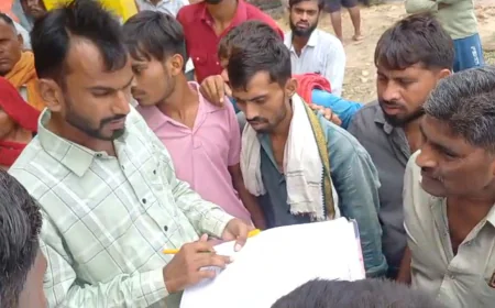 Etah News : नगला गलू सहकारी समिति में खाद घोटाला, चपरासी पर करोड़ों की कालाबाजारी का आरोप