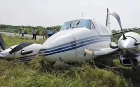 Farrukhabad News :  हबाई पट्टी पर निजी विमान दुर्घटना ग्रस्त, बड़ा हादसा टला