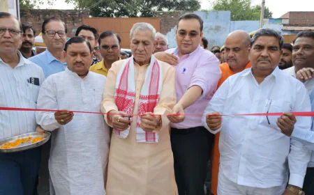 Kasganj news फीता काटकर स्वदेशी मेला-2025" का किया शुभारम्भ।