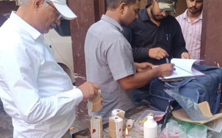 दीपावली पर मिलावटी मिठाइयों के विरुद्ध अभियान, 22 किग्रा दूषित मिठाई नष्ट