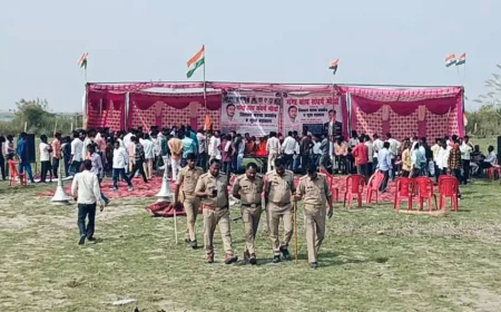 गंगा बांध संघर्ष मोर्चा का ढाईघाट पर विशाल धरना प्रदर्शनः कायमगंज में एसडीएम से हुई तीखी नोकझोंक, बातचीत विफल एसडीएम ने संभाला मोर्चा।