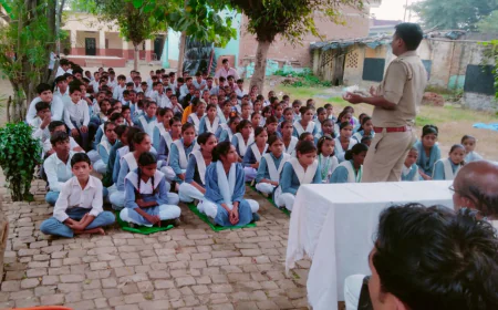 Kasganj news कासगंज साइबर पुलिस ने साइबर अपराध से बचाव के सम्बन्ध में आमजन को किया जागरुक