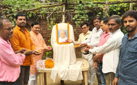 Kasganj news अमांपुर मे॔ राष्ट्रीय एकता दिवस के रूप मे॔ मनाई गई सरदार बल्लभ भाई पटेल की जयंती।