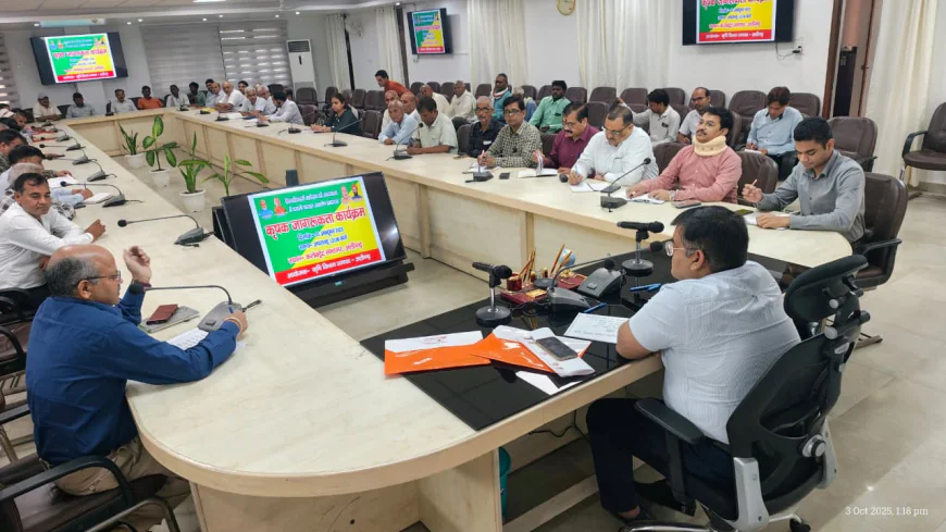 Aligarh News : पराली जलाने से मिट्टी बंजर होती है, किसानों पर होगी सख्त कार्रवाई -डीएम