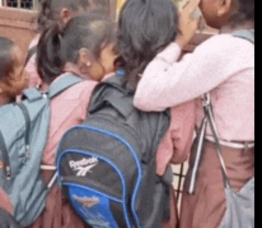 मास्साब स्कूल में मना रहे रंगरेलियां, छुपके बच्चे बना रहे वीडियो