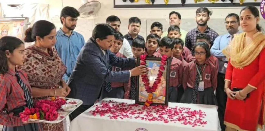 डॉ. किरन सौजिया एकेडमी, मैनपुरी में महर्षि वाल्मीकि जयंती 'संकल्प दिवस' के रूप में मनाई गई