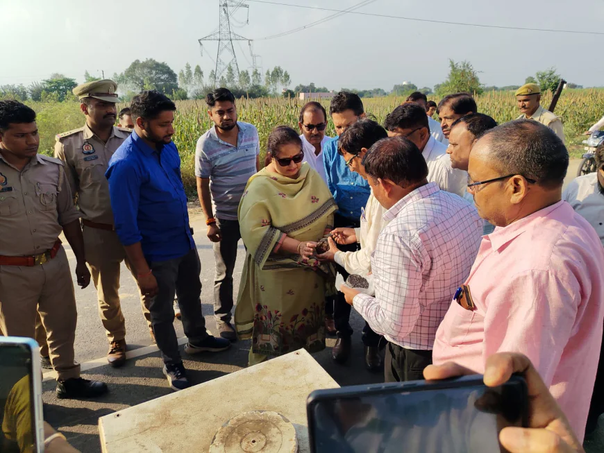 मण्डलायुक्त संगीता सिंह ने 16 किलोमीटर लम्बे जट्टारी-पिसावा मार्ग का निरीक्षण किया