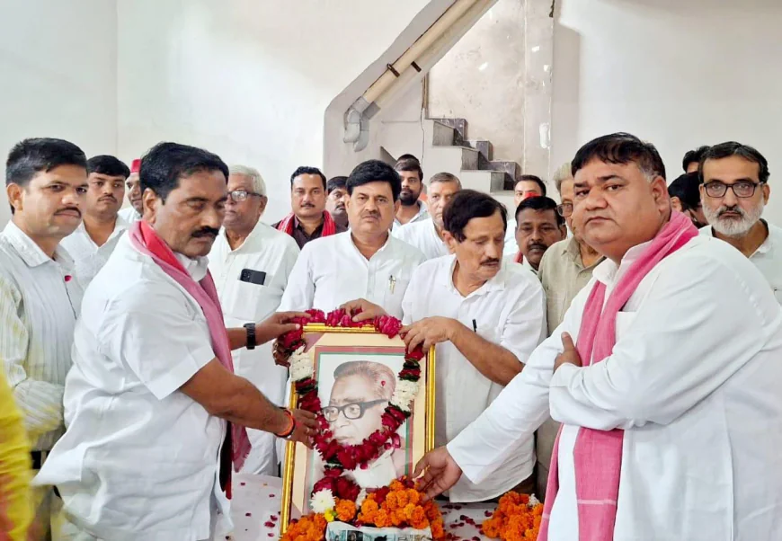 डॉ. लोहिया की पुण्यतिथि पर सपाइयों ने दी श्रद्धांजलि