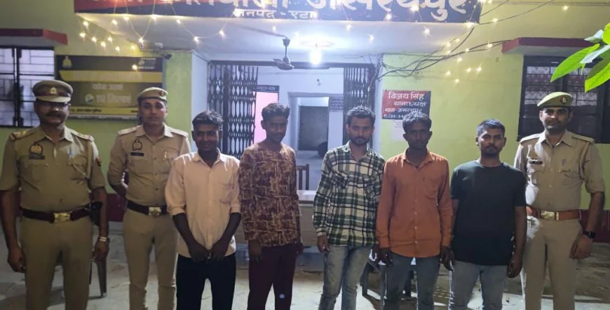 Etah News :  जुआ खेलते हुए पांच अभियुक्त गिरफ्तार, 10020 रुपये व ताश की गड्डी बरामद