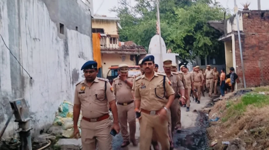 Etah News : प्रधान की दिनदहाड़े हत्या, पुलिस ने गांव में किया फ्लैग मार्च
