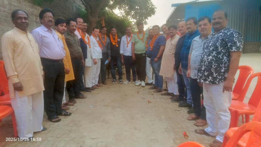 उत्तर प्रदेश उद्योग व्यापार संगठन की नगर अध्यक्ष  के  प्रतिष्ठान  पर सभा का आयोजन