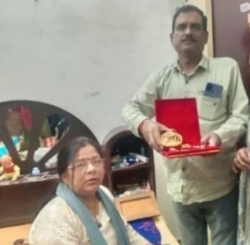 Farrukhabad News : चोरों ने लाखों का माल उड़ाया