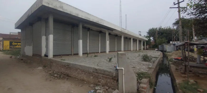 डीएम साहब! हाईकोर्ट के आदेश को ताक पर रख जैथरा नगर पंचायत करा रही दुकानों की नीलामी