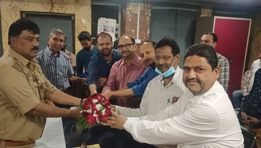 कायमगंज कोतवाल मोहम्मद कामिल को मेडिकल एसोसिएशन ने किया सम्मानित