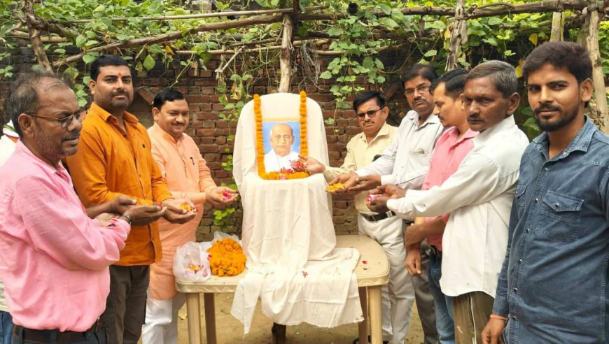 Kasganj news अमांपुर मे॔ राष्ट्रीय एकता दिवस के रूप मे॔ मनाई गई सरदार बल्लभ भाई पटेल की जयंती।