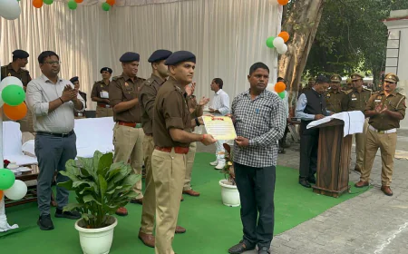 अलीगढ़ के सत्यभान बने वर्ष 2025 के पहले “राहवीर” डीएम एसएसपी ने किया सम्मानित