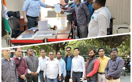 Kasganj news दिवंगत पत्रकार  परिवार के भरण पोषण हेतु आर्थिक मदद उपलब्ध कराने के लिए माननीय मुख्यमंत्री के नाम जिलाधिकारी कासगंज को सौंपा ज्ञापन