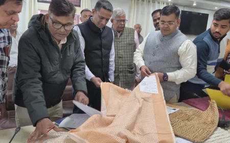 अलीगढ़, आगरा एवं हाथरस के बुनकर क्रमशः प्रथम, द्वितीय व तृतीय स्थान पर चयनित