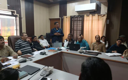 Etah News : एडी हेल्थ ने विभागीय कार्यों की समीक्षा की, आभा ID, संस्थागत प्रसव व OPD पर जताई नाराज़गी