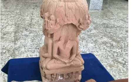 कपिल में खुदाई में मिली प्राचीन प्रतिमा: जैन मुनि ने इसे भगवान ऋषभदेव की 2000 वर्ष पुरानी मूर्ति बताया