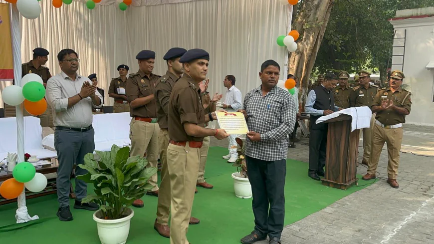 अलीगढ़ के सत्यभान बने वर्ष 2025 के पहले “राहवीर” डीएम एसएसपी ने किया सम्मानित