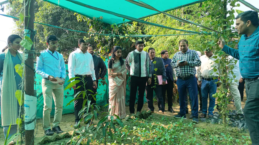 भारतीय प्रशासनिक सेवा के प्रशिक्षु अधिकारियों ने विकासखंड अवागढ़ में किया क्षेत्रीय अध्ययन