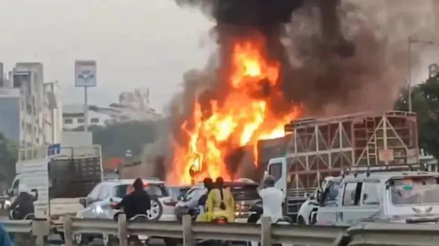 पुणे में भीषण हादसा,  ट्रक ने छह गाड़ियों को मारी टक्कर; 8 जिंदा जले