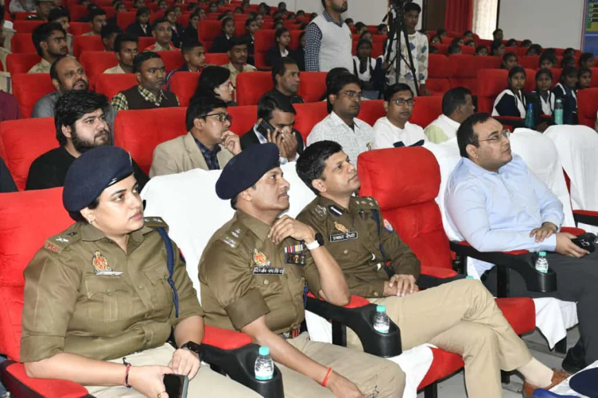 कासगंज में साइबर जागरूकता कार्यशाला आयोजित, एटा में लाइव प्रसारण; डीजीपी ने वर्चुअल संबोधन में बढ़ते साइबर अपराधों पर जताई चिंता