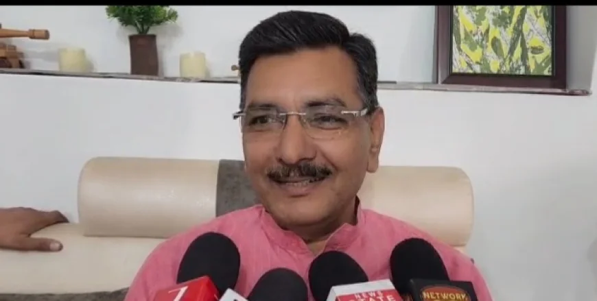 एटा में बार काउंसिल चुनाव को लेकर चेयरमैन शिव किशोर गौड़ ने मांगा समर्थन