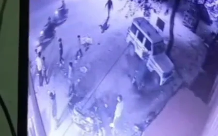Etah News : अलीगंज चौराहा के पास युवक पर जानलेवा हमला, CCTV में कैद हुई वारदात