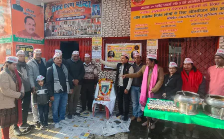 Kasganj news राम आशीष की 9वीं पुण्यतिथि पर अटेवा ने कराया गरीबों को भोजन