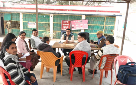 Kasganj news अमांपुर थाना समाधान दिवस में नायब तहसीलदार ने सुनी फरियादियों की समस्याएं, 05 शिकायतों में 02 का मौके पर किया निस्तारण