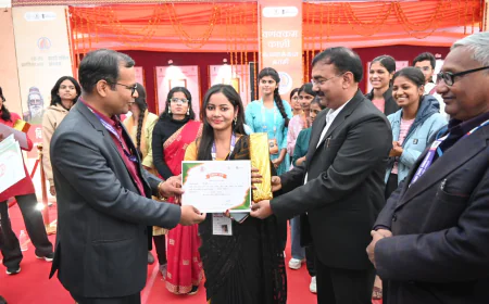 चित्र प्रदर्शनी में काशी और तमिलनाडु के महान विभूतियों के जीवन दर्शन को हजारों लोगों ने जाना