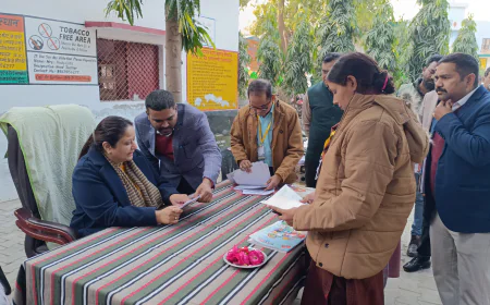 एसआईआर–2026 की प्रगति की आयुक्त/रोल प्रेक्षक ने की समीक्षा, बूथों का किया स्थलीय निरीक्षण