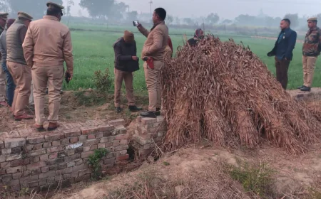 Kasganj news कासगंज पुलिस ने गैंगस्टर एक्ट के अभियुक्त दुर्गेश पाल के द्वारा अवैध रूप से अर्जित सम्पत्ति भूमि  को कराया गया कुर्क ।