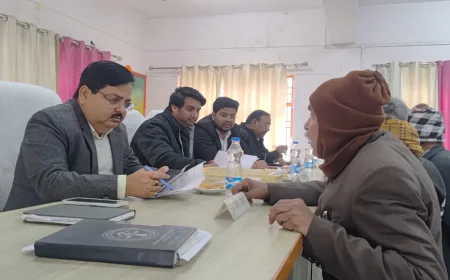 Kasganj news मुख्य विकास अधिकारी वीरेन्द्र सिंह की अध्यक्षता में तहसील पटियाली में हुआ सम्पूर्ण समाधान दिवस का आयोजन।  34 प्रार्थना पत्र में से 05 का मौके पर  निस्तारण