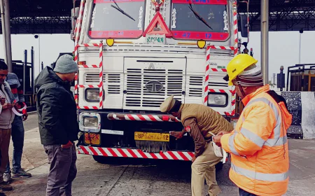 Etah News : कोहरे में सुरक्षित यात्रा को लेकर राष्ट्रीय राजमार्ग पर जागरूकता अभियान