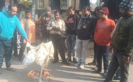 भगवा भारत रक्षा दल ने फूंक दिया बांग्लादेशी यूनुस खान का पुतला