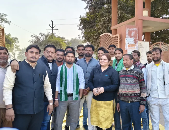 शिकोहाबाद मंडी समिति में कालाबाजारी का आरोप: भारतीय किसान यूनियन का धरना प्रदर्शन